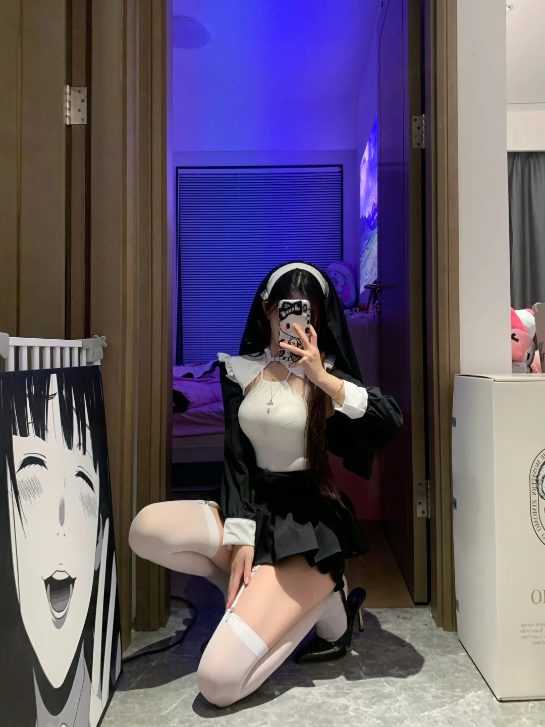 修女风穿搭对镜拍照