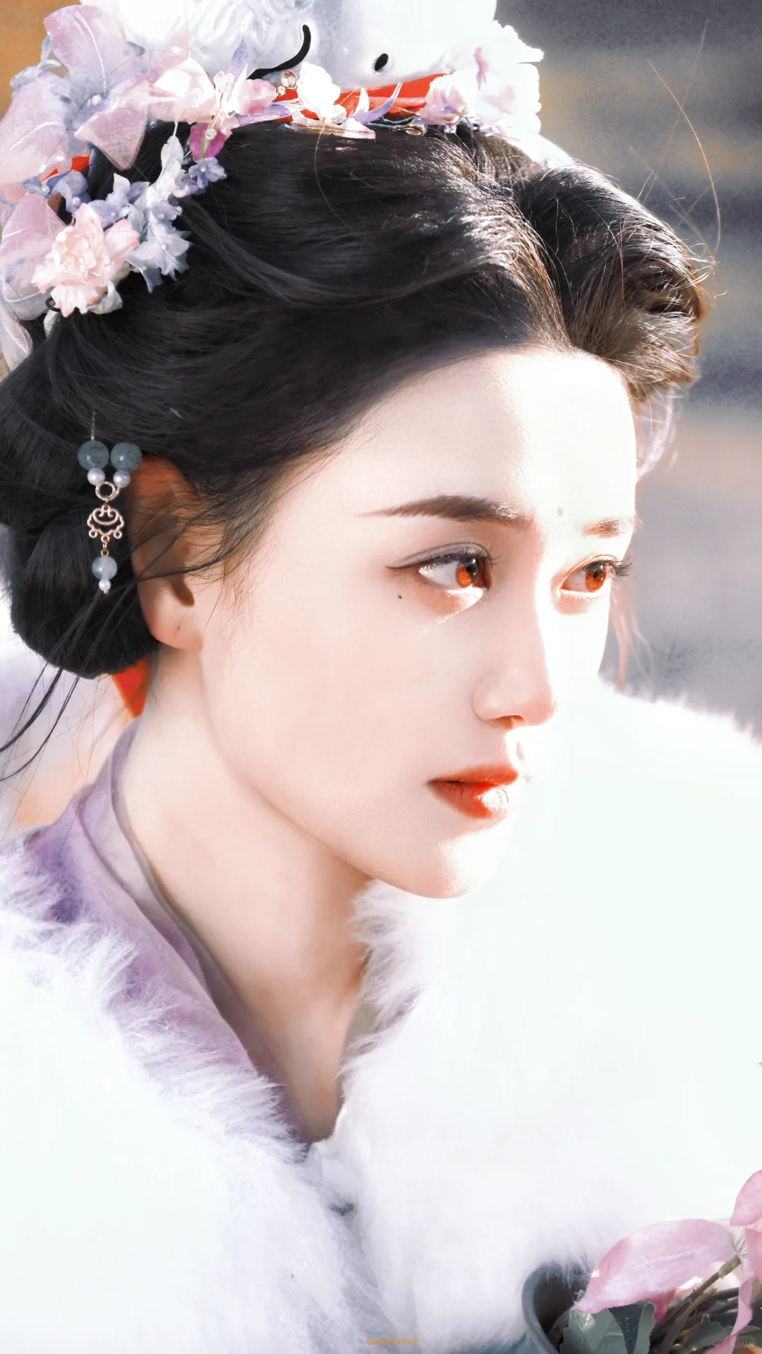 “白雪却嫌春色晚”