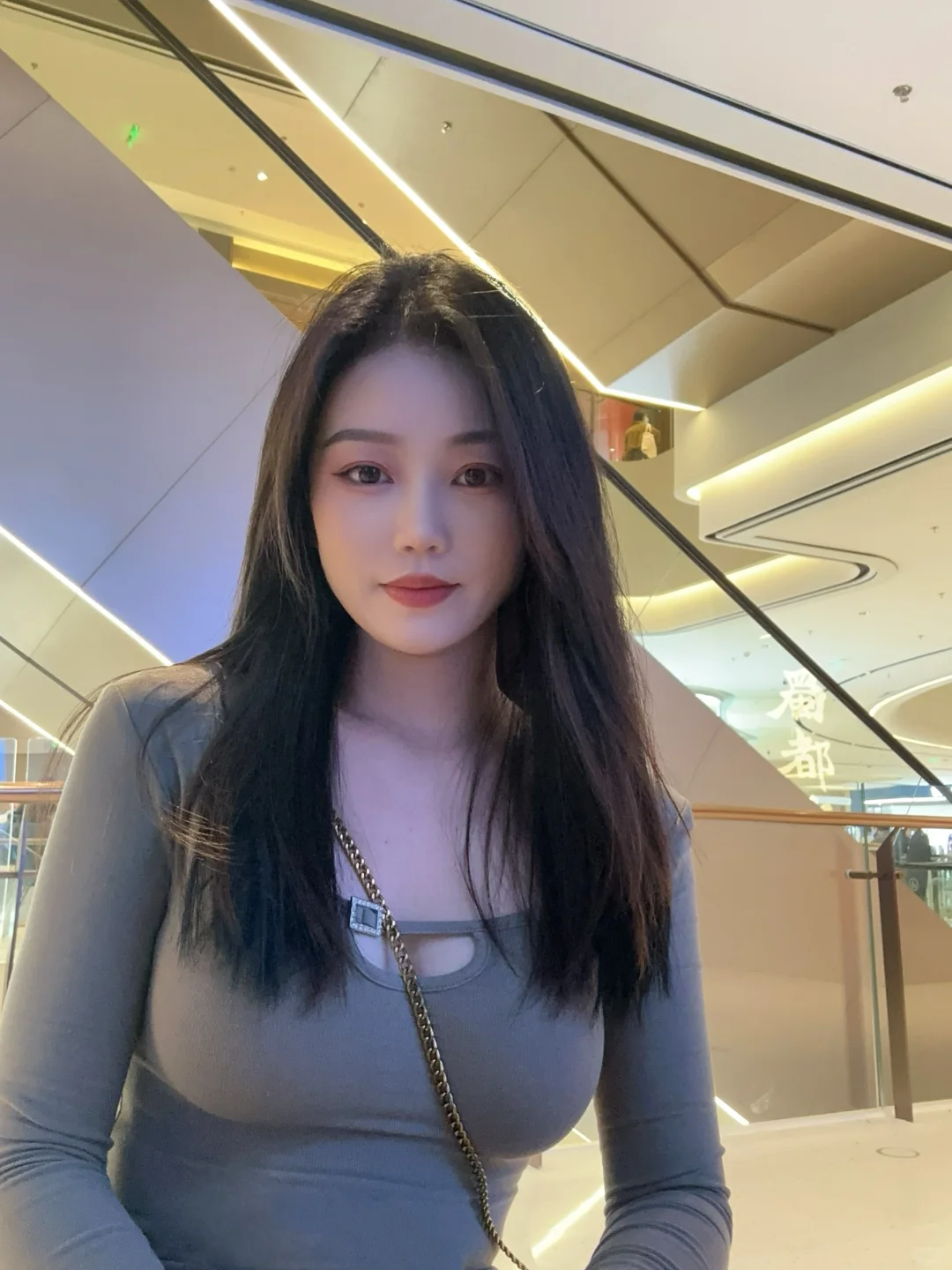 28岁姐姐 是素颜就很漂亮的年纪~