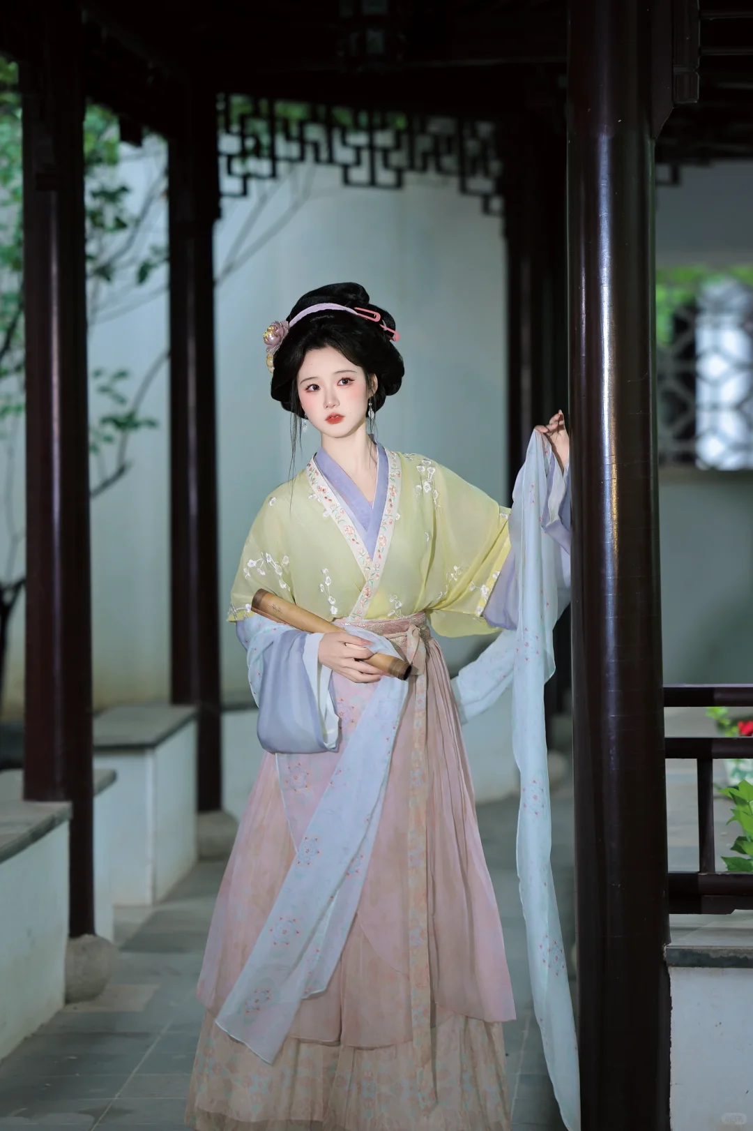 “昨夜雨疏风骤”