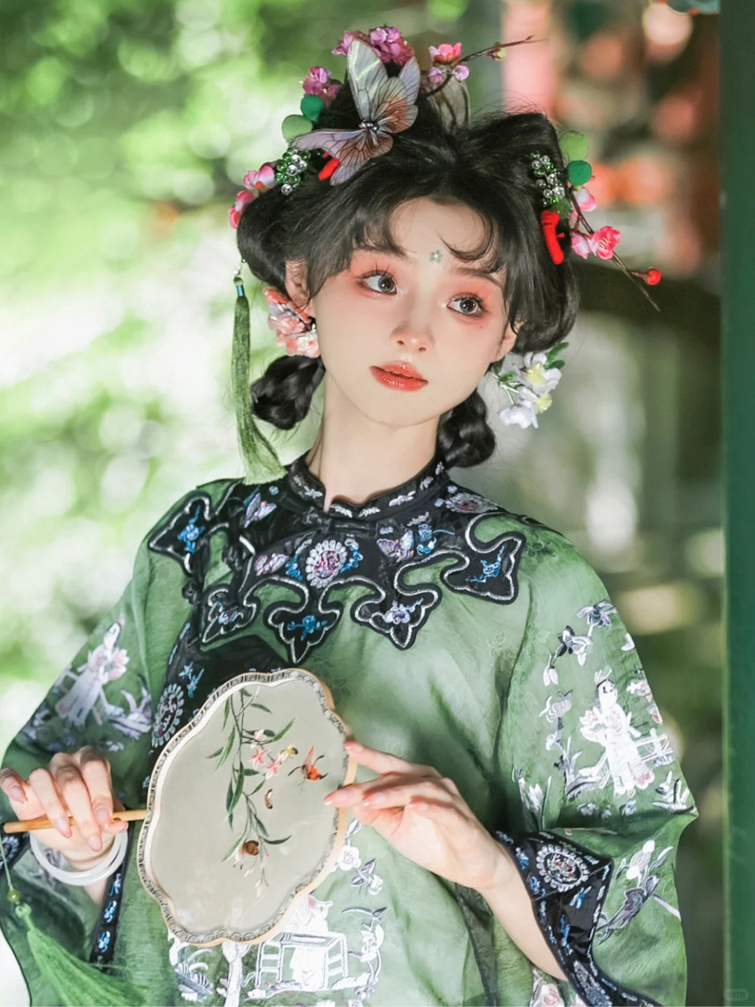 “海棠春睡 梅妆惹落花”
