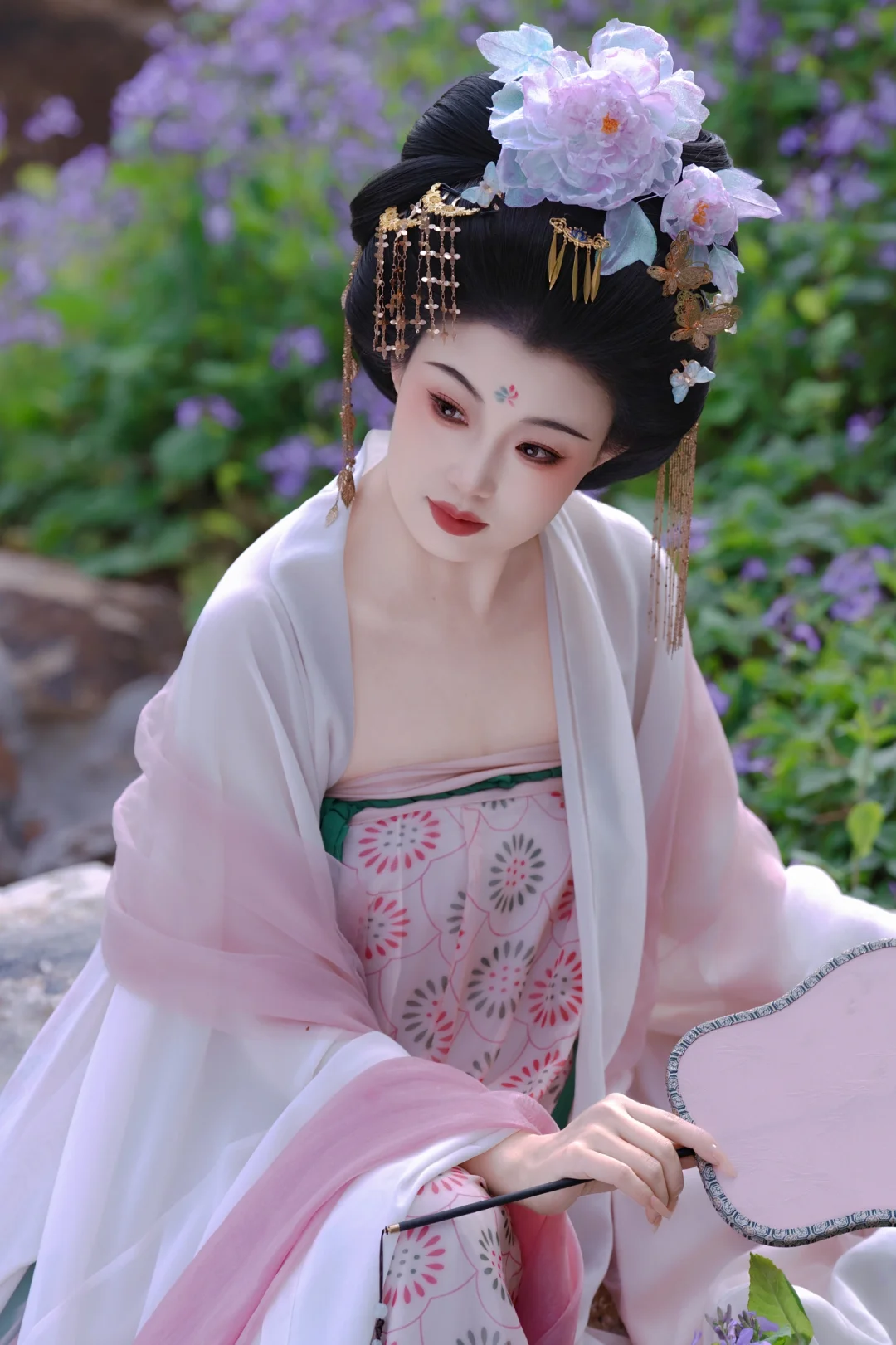唐Ⅰ人随春好，春与人宜。