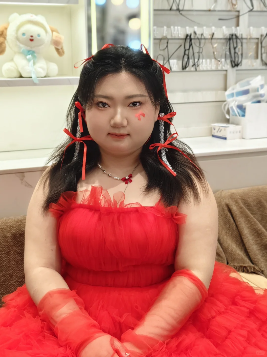 海马体红裙派对，妆造美极了