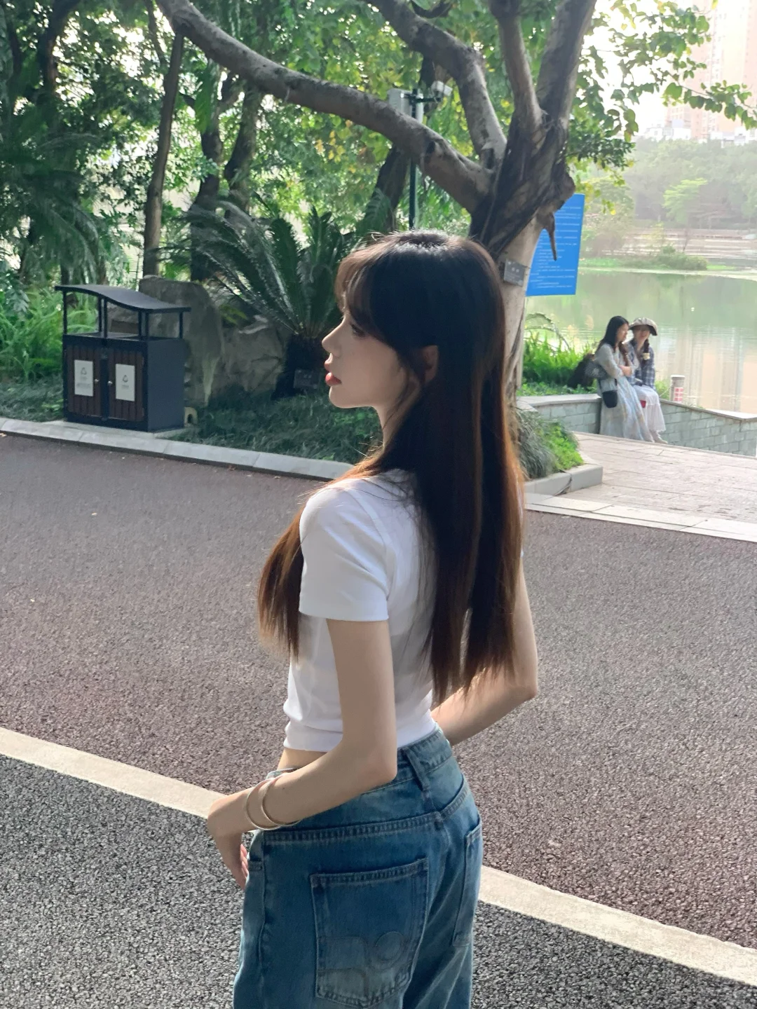 漫画侧脸给我拍出来了？
