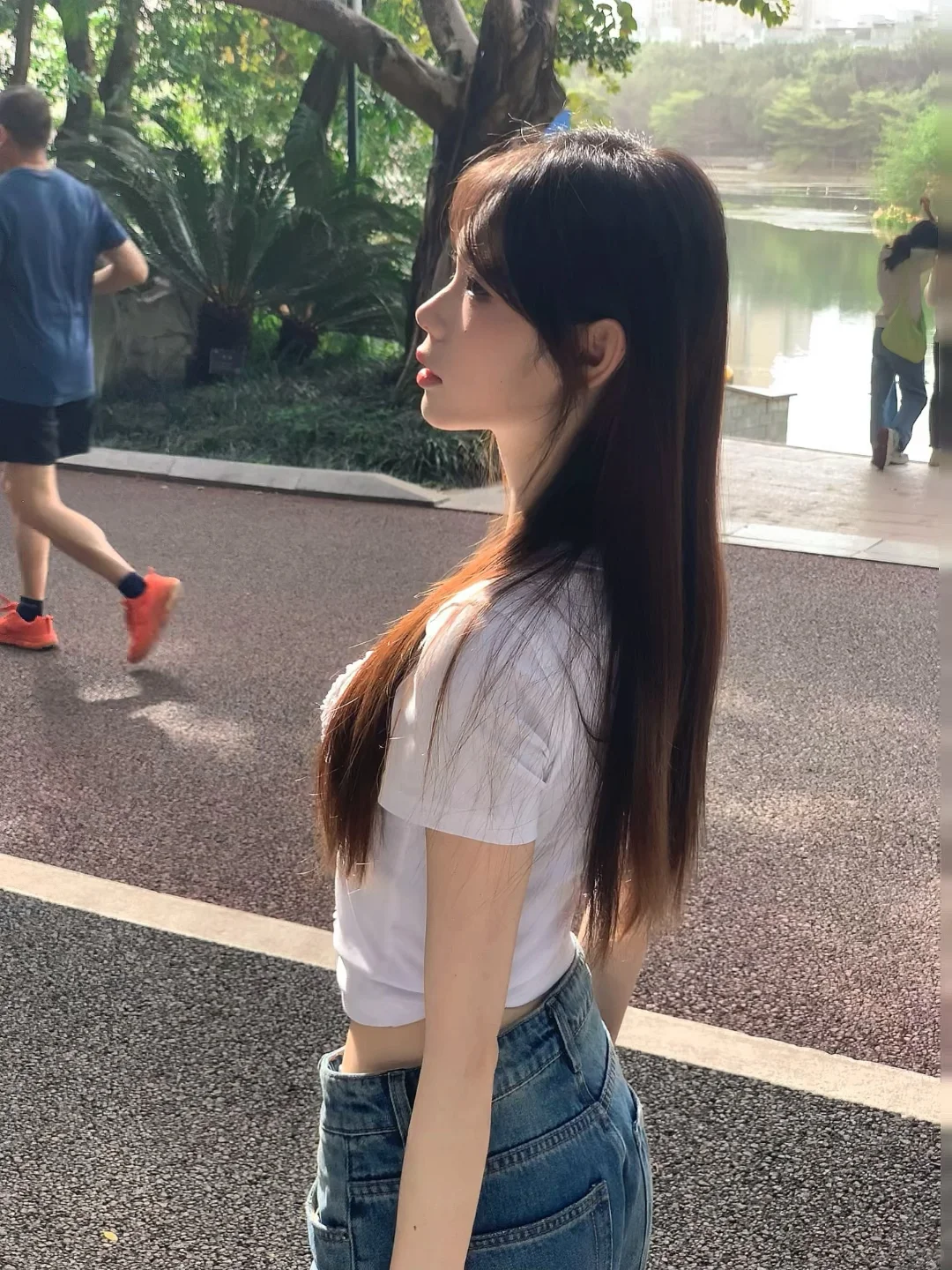漫画侧脸给我拍出来了？