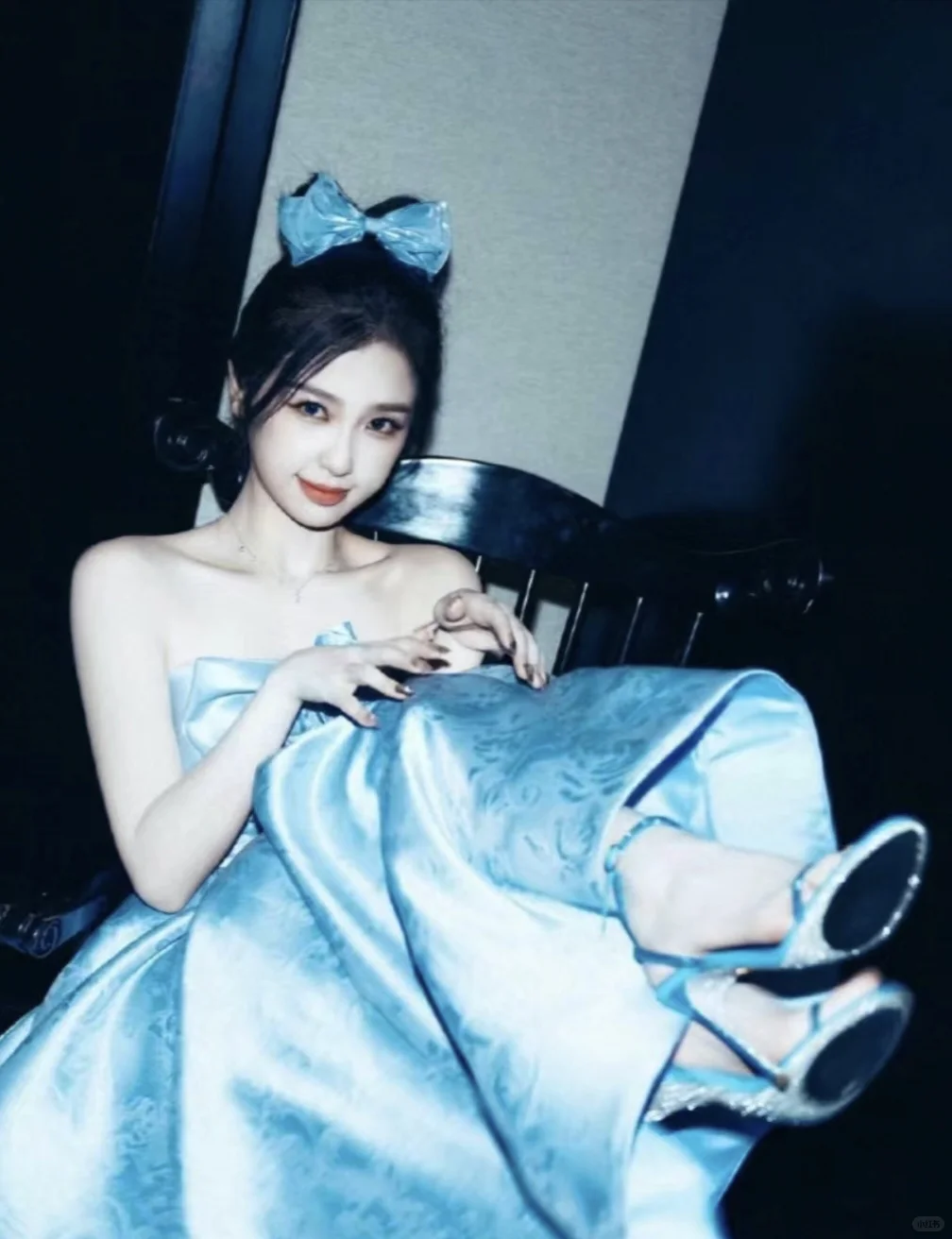原来美女都长这样的呀😍