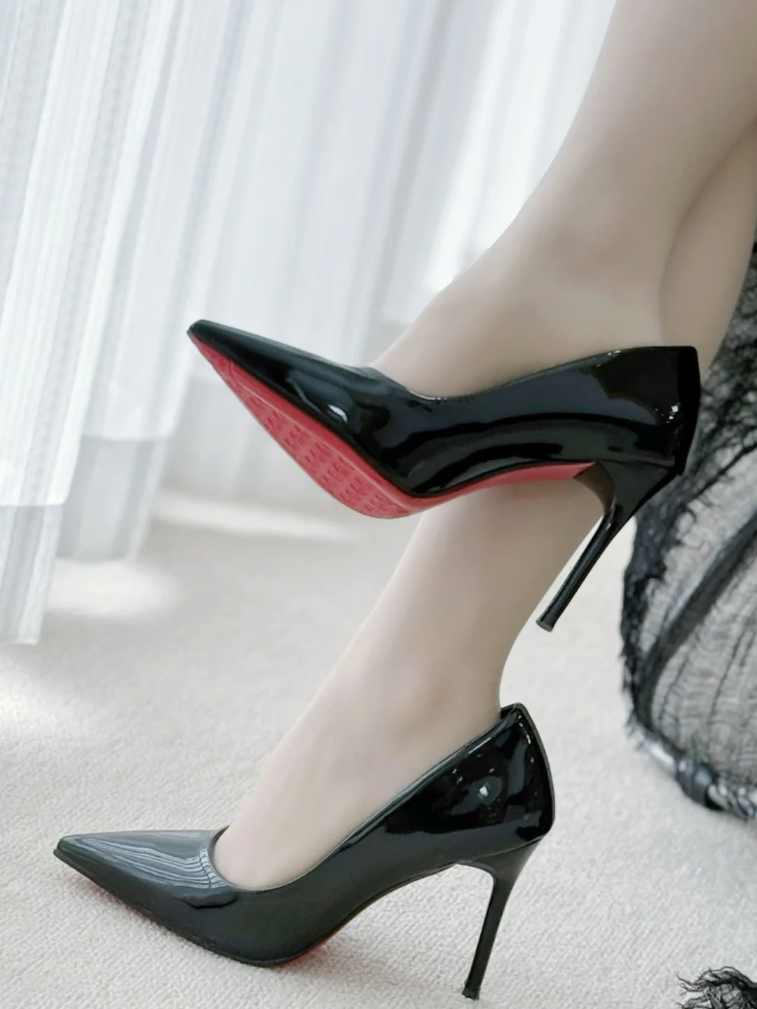 听说红底高跟鞋👠是女生的秘密武器♥️