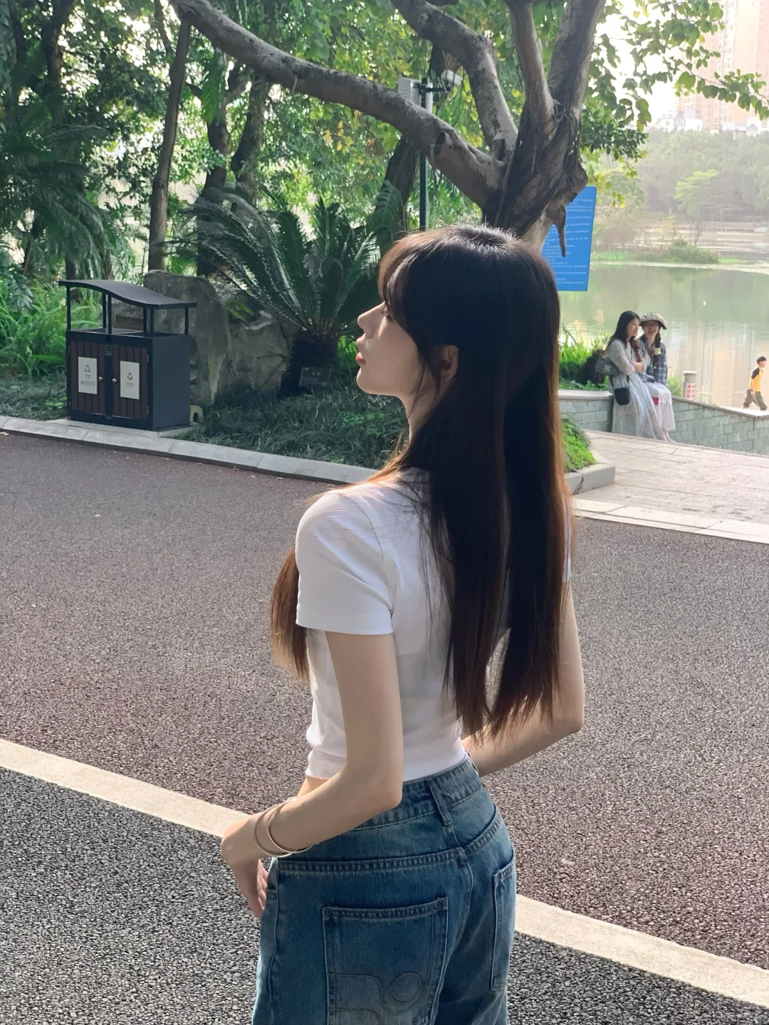 漫画侧脸给我拍出来了？