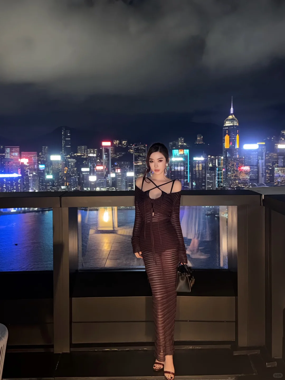 隐隐约约的透视感，举手投足都是风情🥂