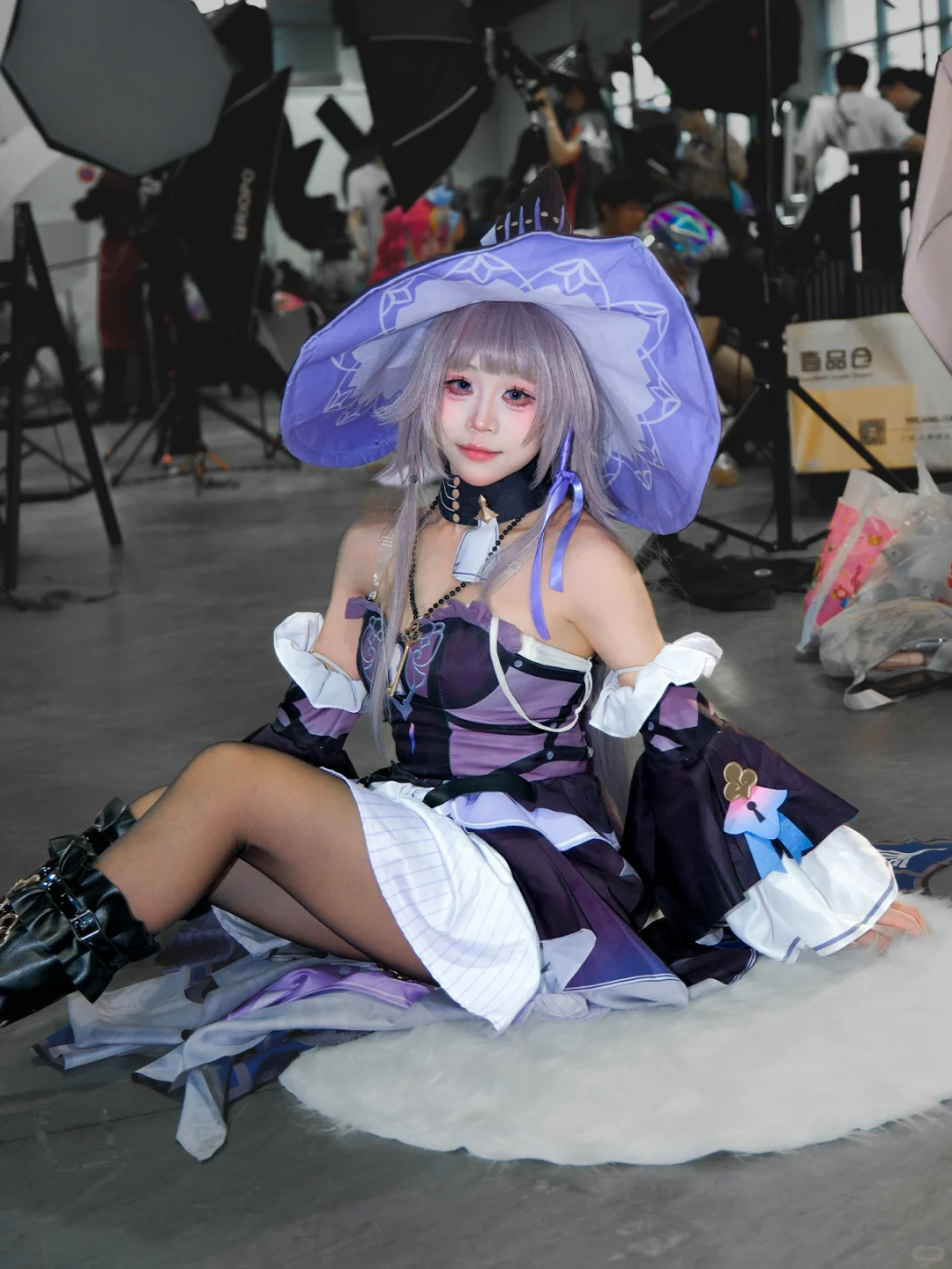 黑塔女士的美貌和她的坏脾气一样毋庸置疑