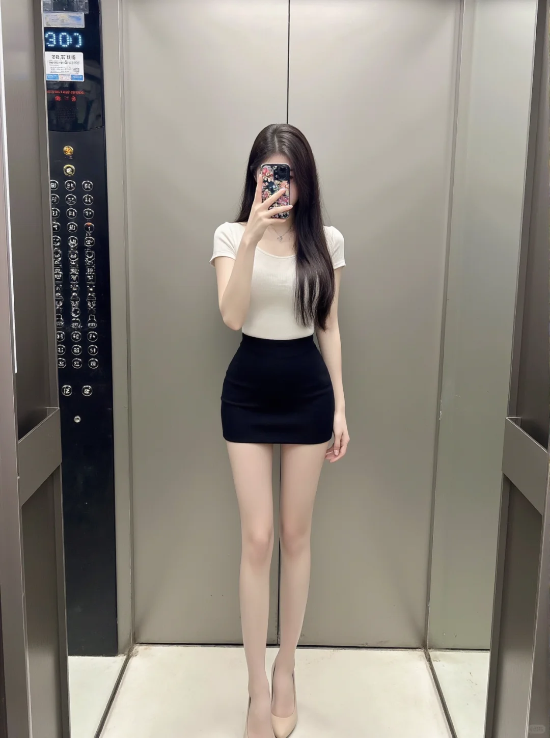 我好像有点喜欢电梯自拍～