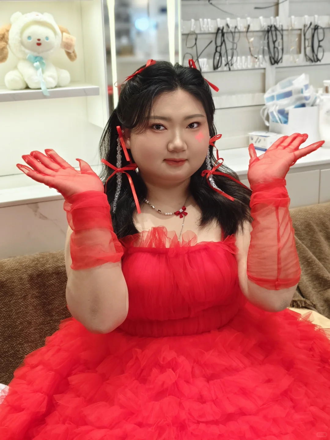 海马体红裙派对，妆造美极了