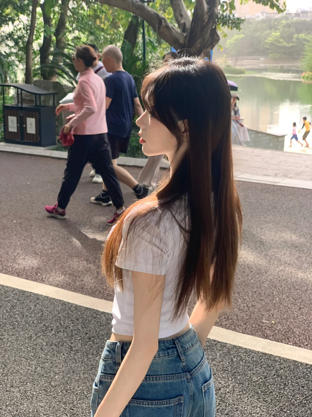 漫画侧脸给我拍出来了？