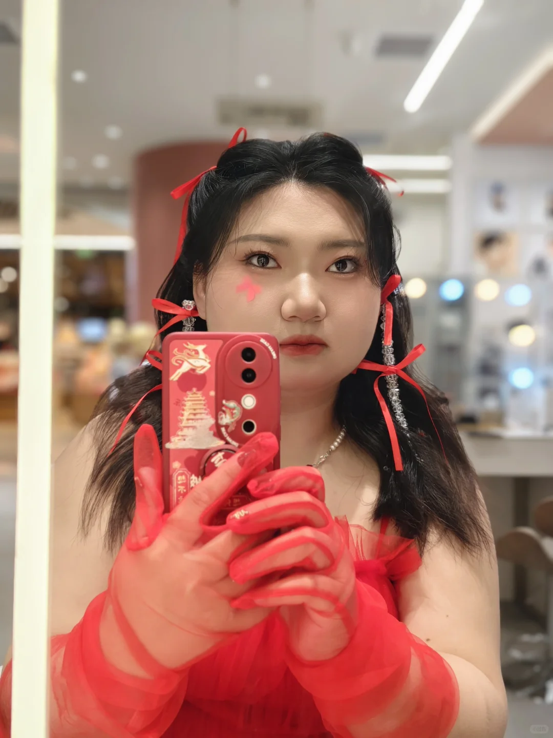 海马体红裙派对，妆造美极了