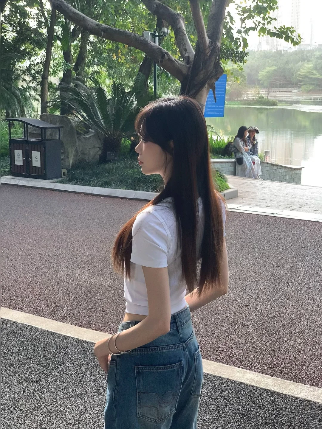 漫画侧脸给我拍出来了？
