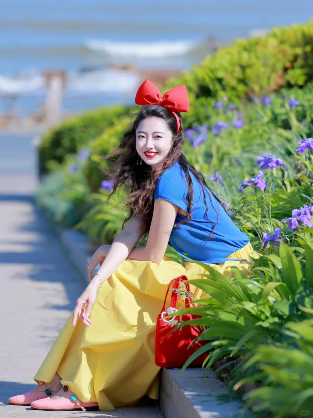🌻夏天正是需要明亮的颜色，明媚的女孩！