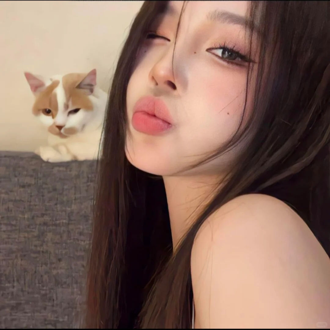 𝙒𝙚𝘾𝙝𝙖𝙩｜甜甜的的女生头像