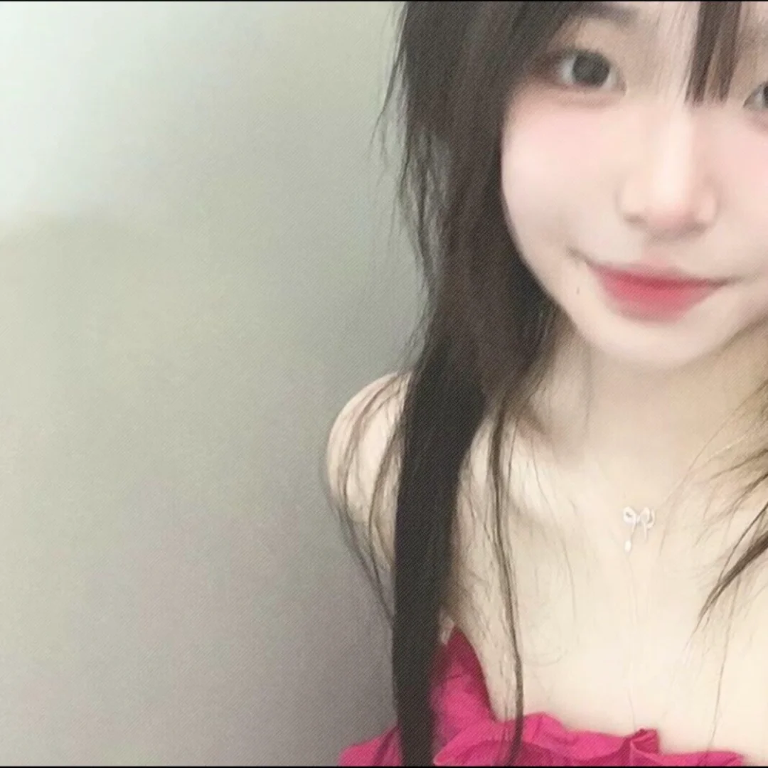 𝙒𝙚𝘾𝙝𝙖𝙩｜甜甜的的女生头像