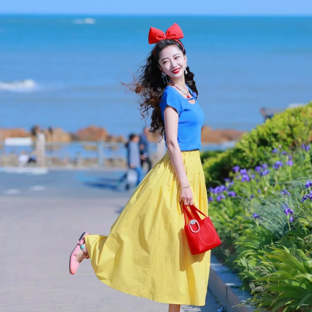 🌻夏天正是需要明亮的颜色，明媚的女孩！