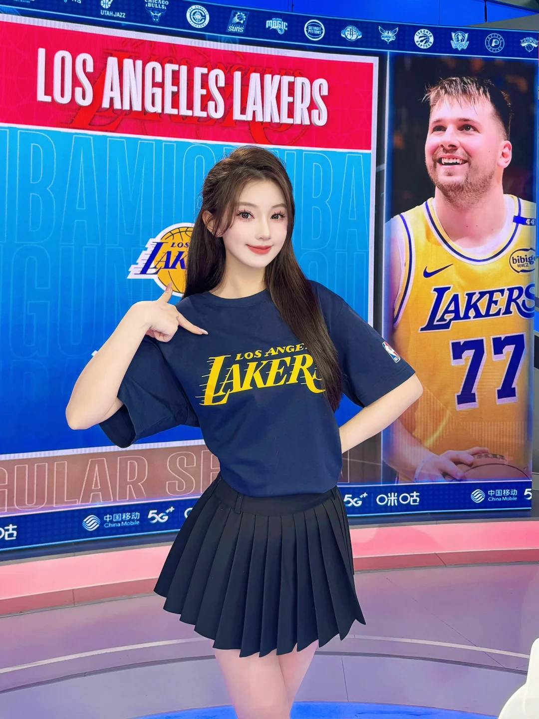 体育女主播 | 172甜妹 湖人球迷这么穿～💛
