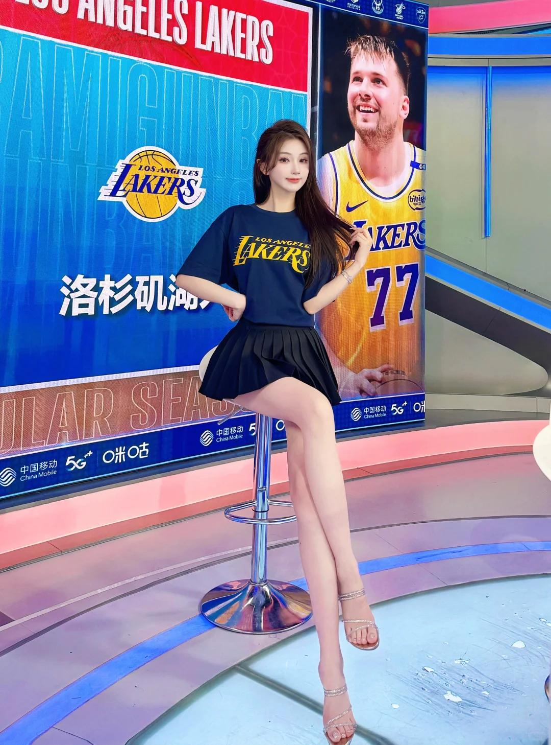 体育女主播 | 172甜妹 湖人球迷这么穿～💛