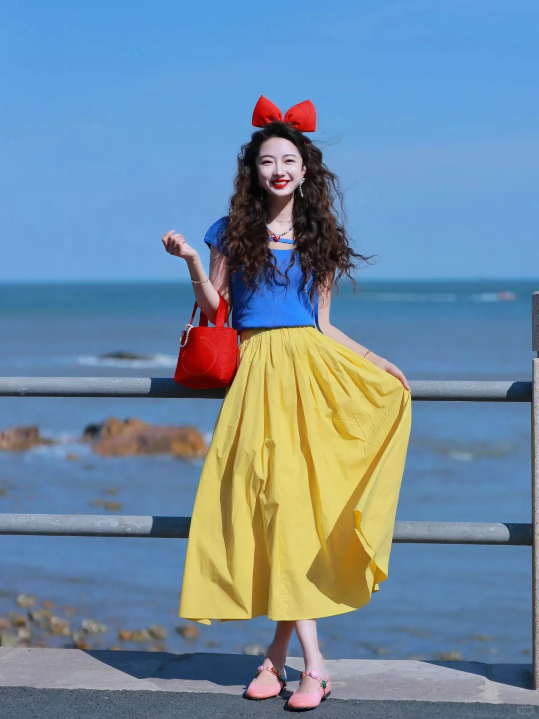 🌻夏天正是需要明亮的颜色，明媚的女孩！