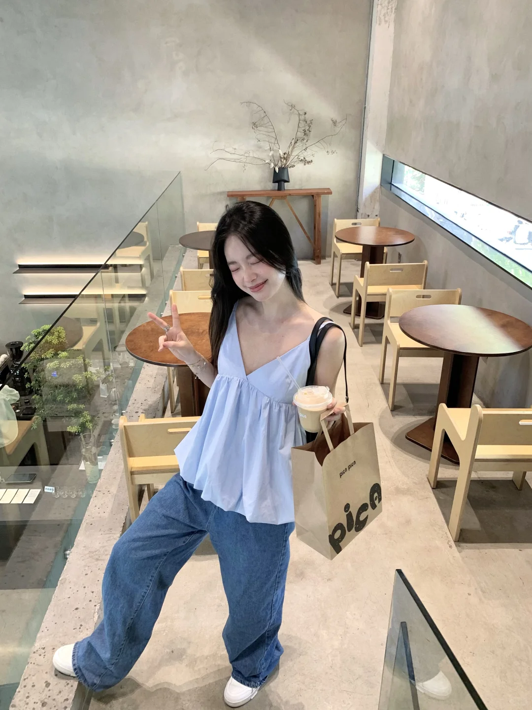 夏日清新小吊带🫶🏻奶蓝奶蓝的
