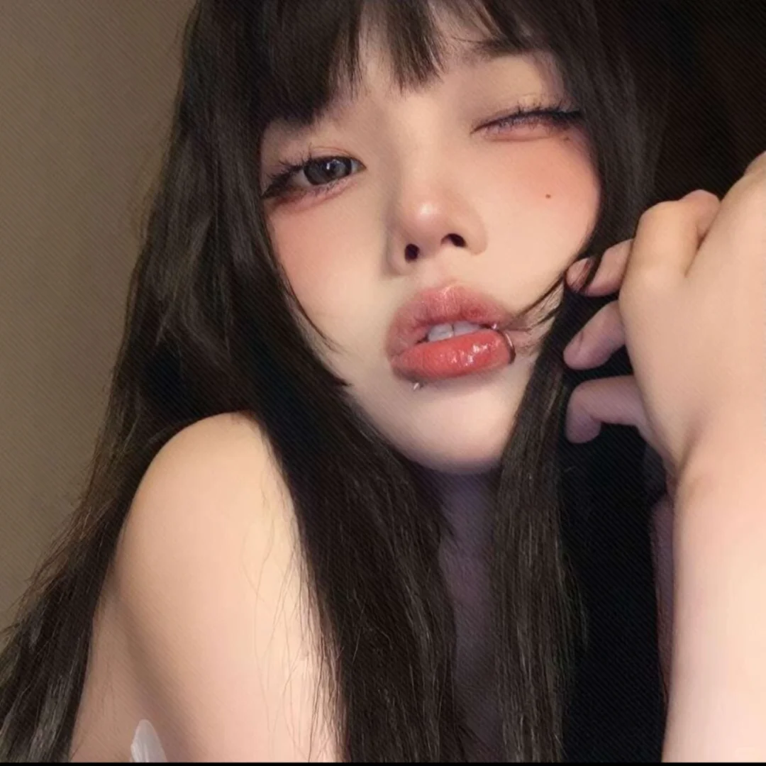 𝙒𝙚𝘾𝙝𝙖𝙩｜甜甜的的女生头像