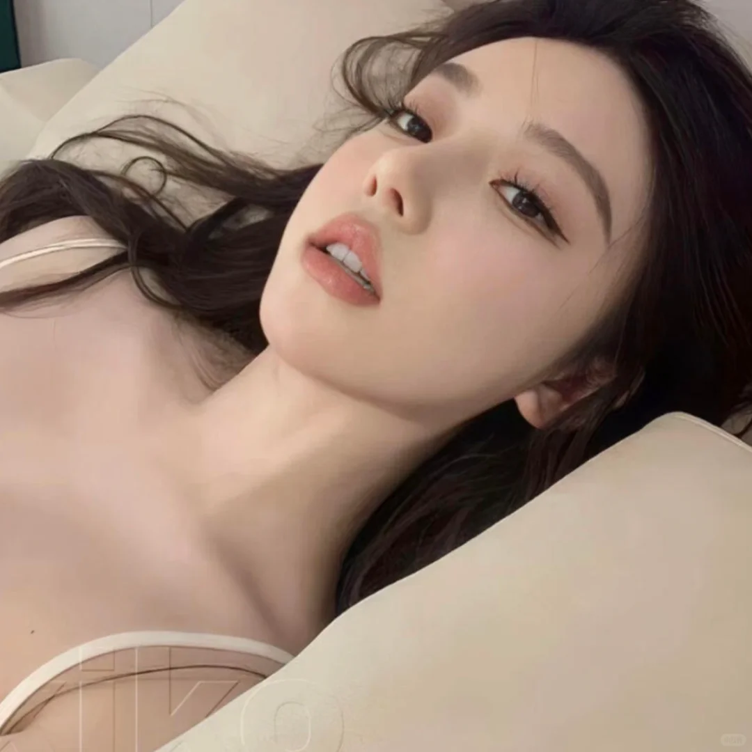 𝙒𝙚𝘾𝙝𝙖𝙩｜甜甜的的女生头像
