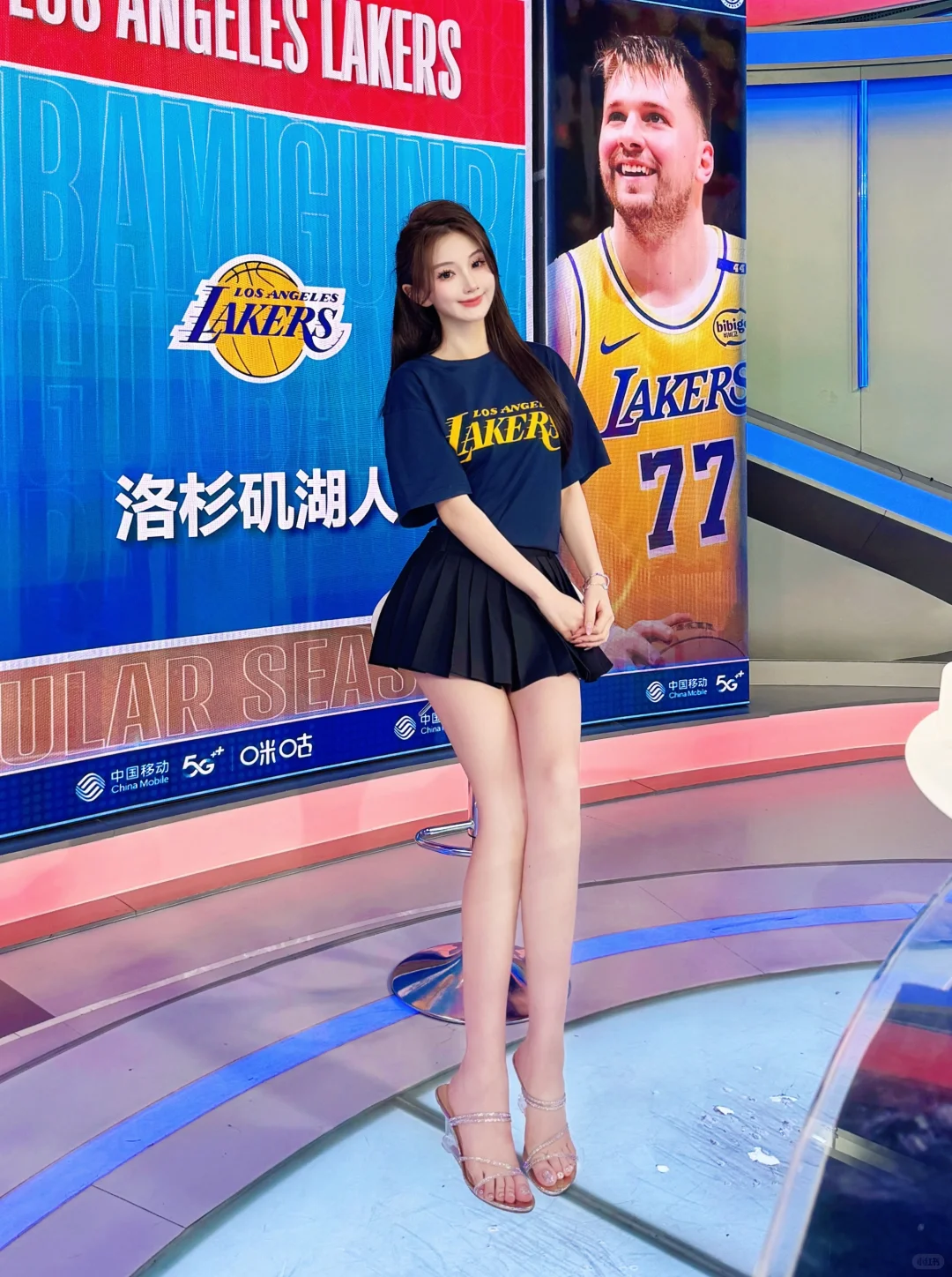 体育女主播 | 172甜妹 湖人球迷这么穿～💛