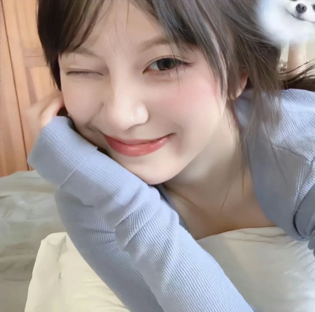 𝙒𝙚𝘾𝙝𝙖𝙩｜甜甜的的女生头像