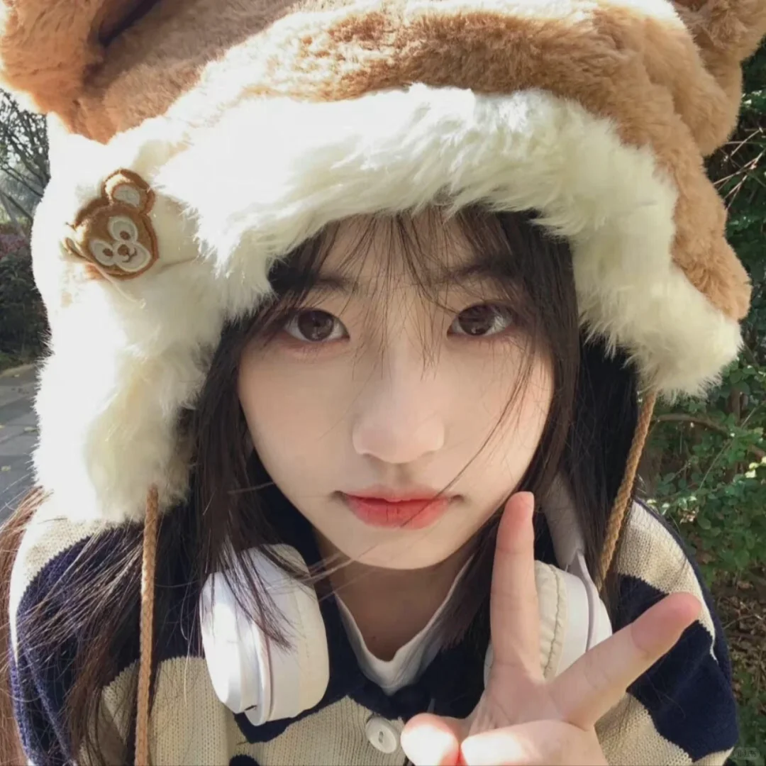 𝙒𝙚𝘾𝙝𝙖𝙩｜甜甜的的女生头像