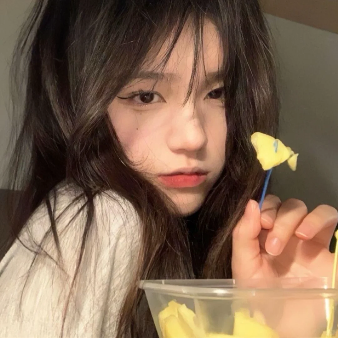 𝙒𝙚𝘾𝙝𝙖𝙩｜甜甜的的女生头像