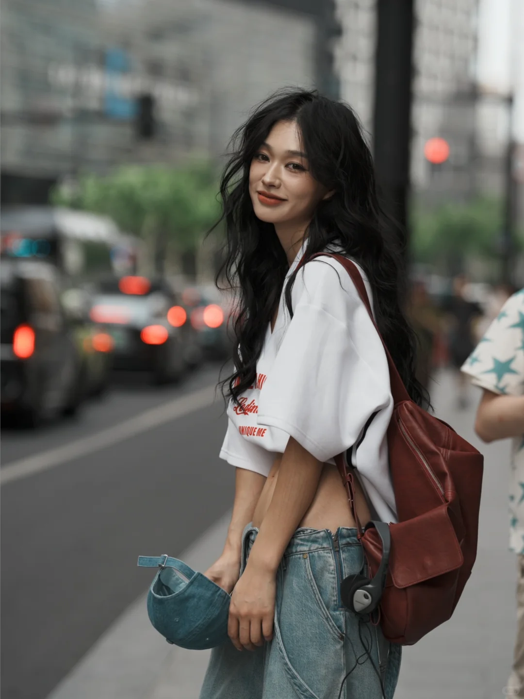 该怎么形容她呢？