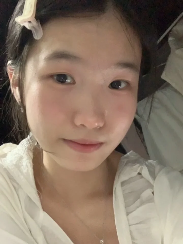 尝试一下没有刘海哈哈女大学生就是这么嫩嘟