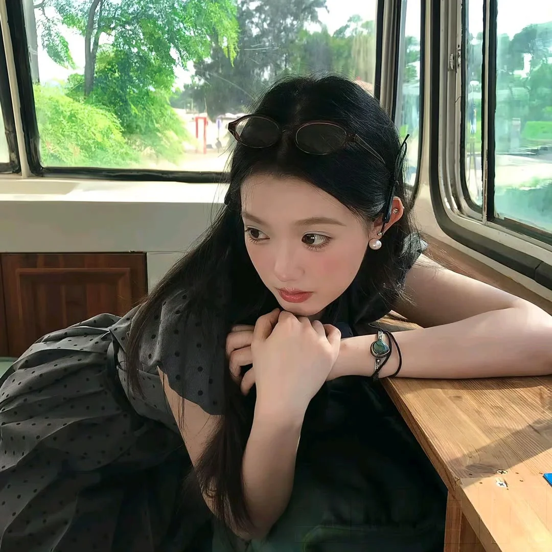 𝙒𝙚𝘾𝙝𝙖𝙩绝美女生头像