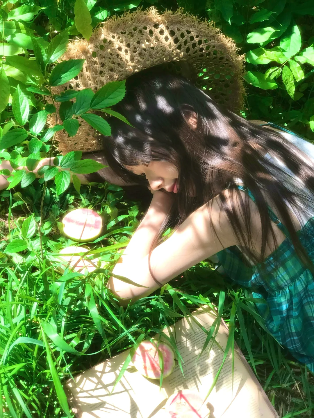 “少女的心事散落在绿荫里”🍃
