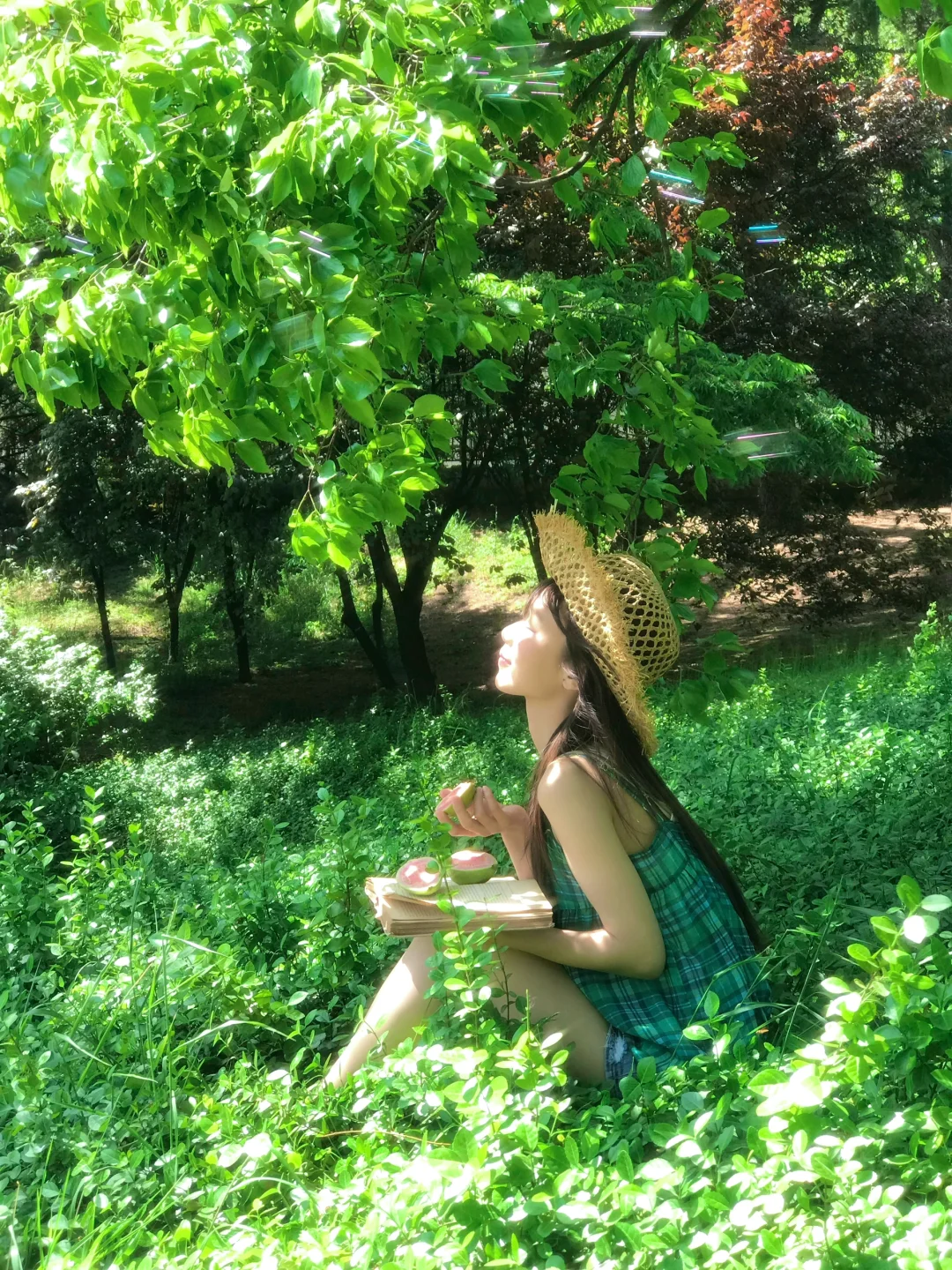 “少女的心事散落在绿荫里”🍃