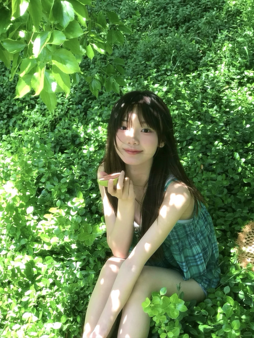 “少女的心事散落在绿荫里”🍃