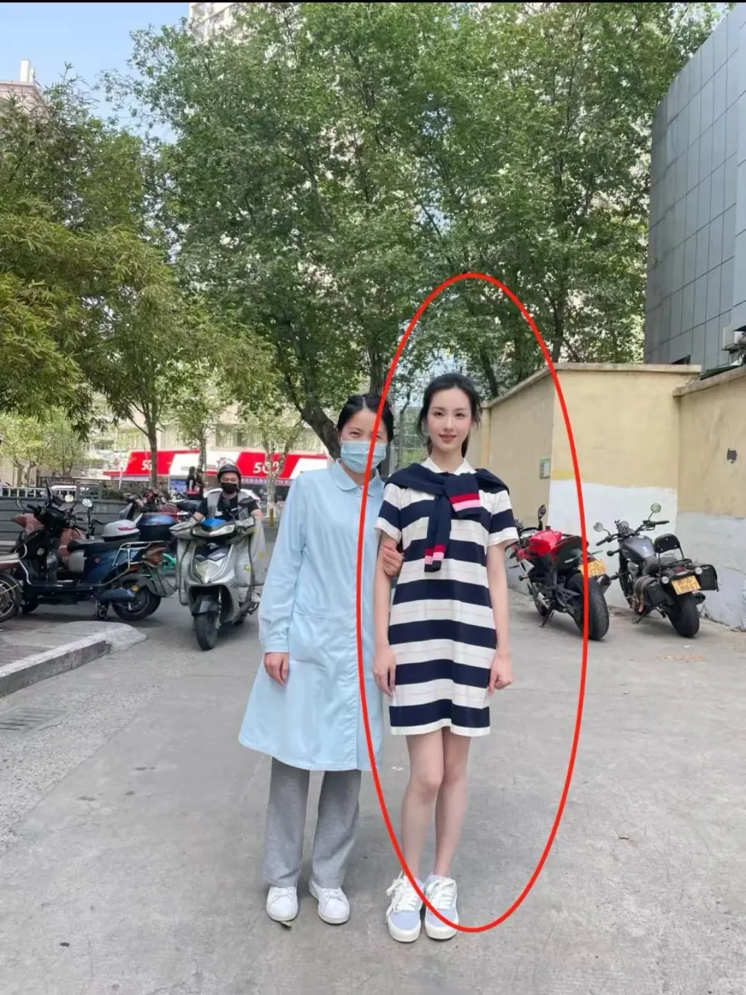 想不到...陈都灵也是不上镜的那种
