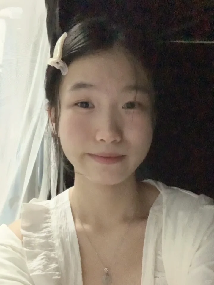 尝试一下没有刘海哈哈女大学生就是这么嫩嘟