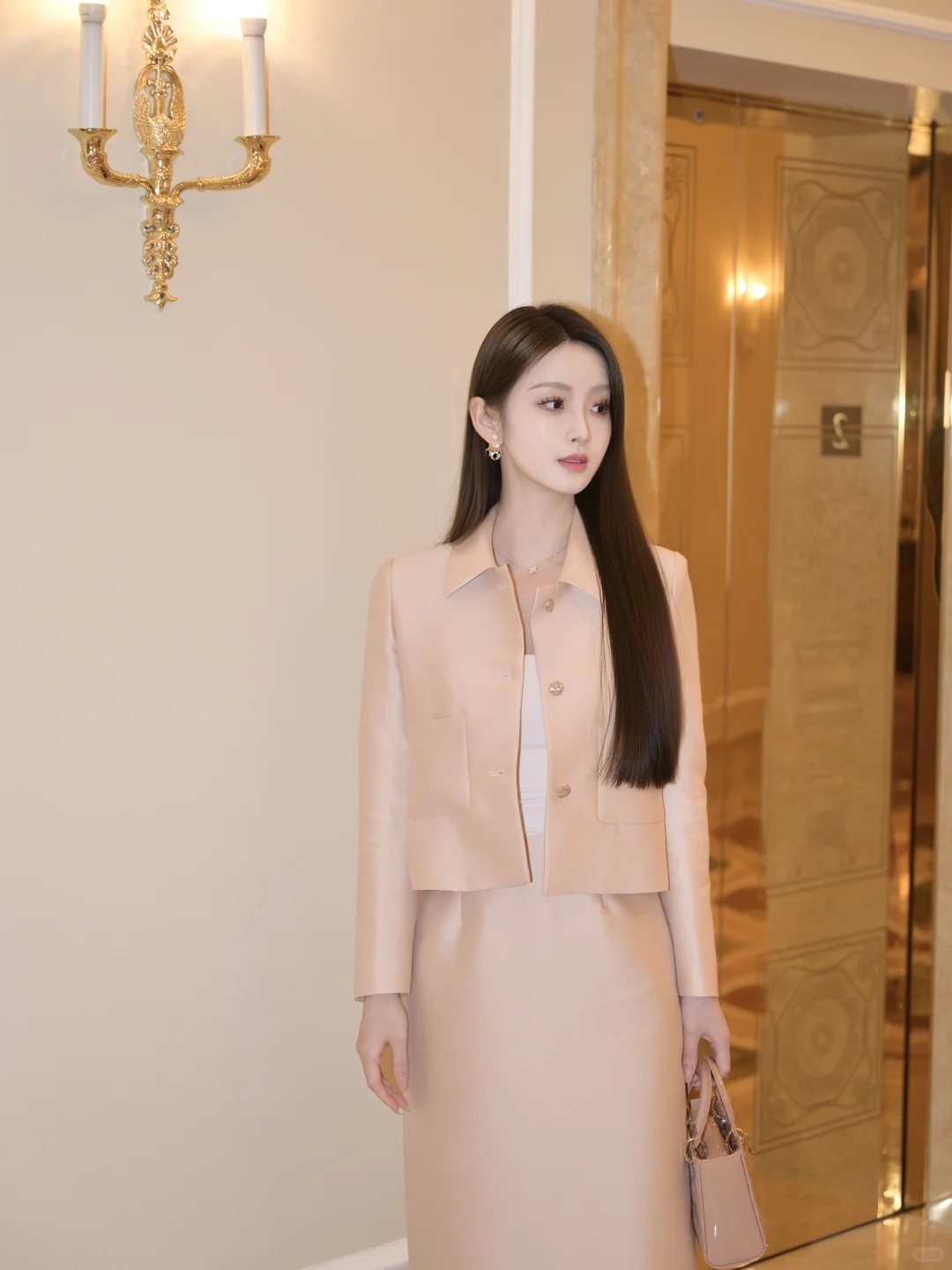 OLIVIA WANG｜坚毅和柔软中的平衡