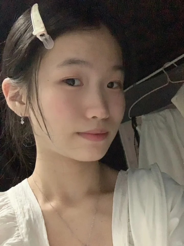 尝试一下没有刘海哈哈女大学生就是这么嫩嘟