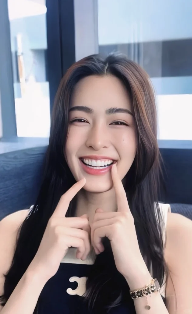 对镜笑一下的女生太加分啦！！