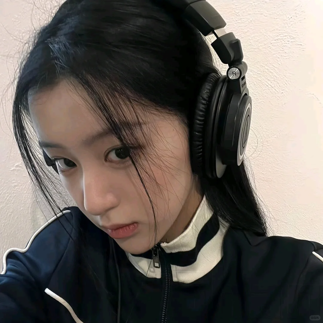 𝙒𝙚𝘾𝙝𝙖𝙩绝美女生头像