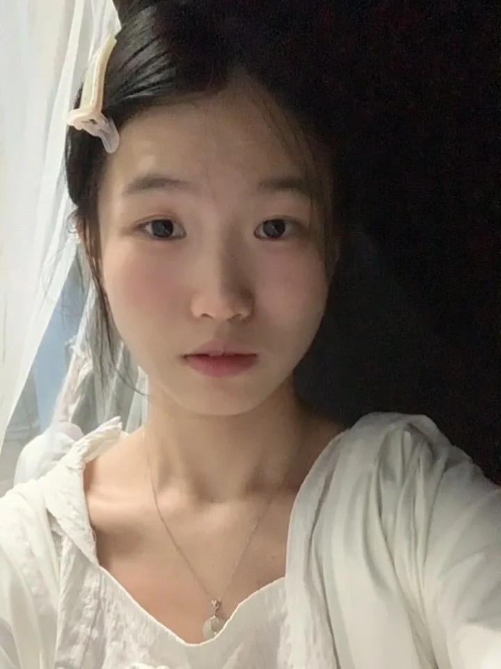 尝试一下没有刘海哈哈女大学生就是这么嫩嘟