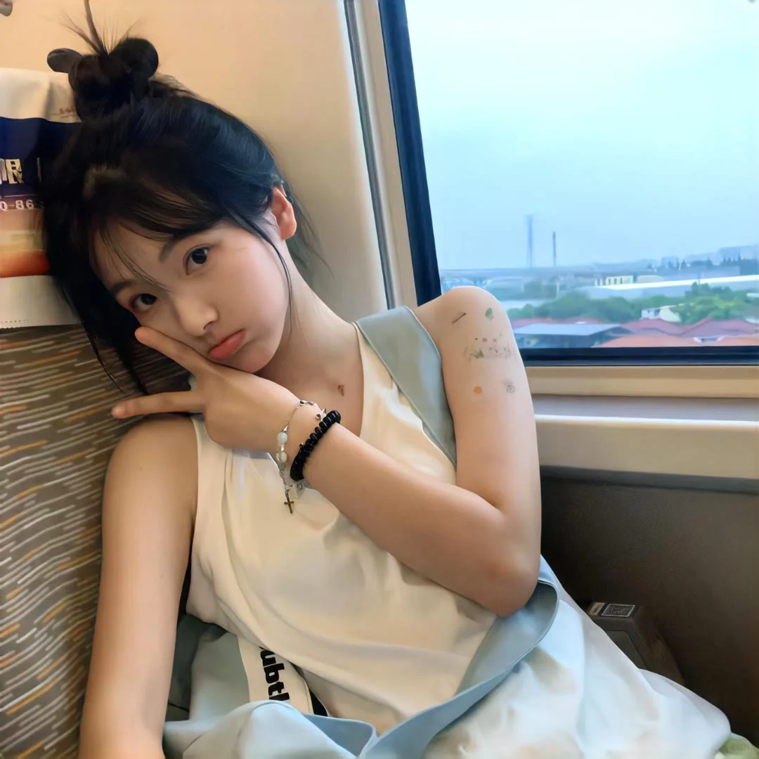 𝙒𝙚𝘾𝙝𝙖𝙩绝美女生头像