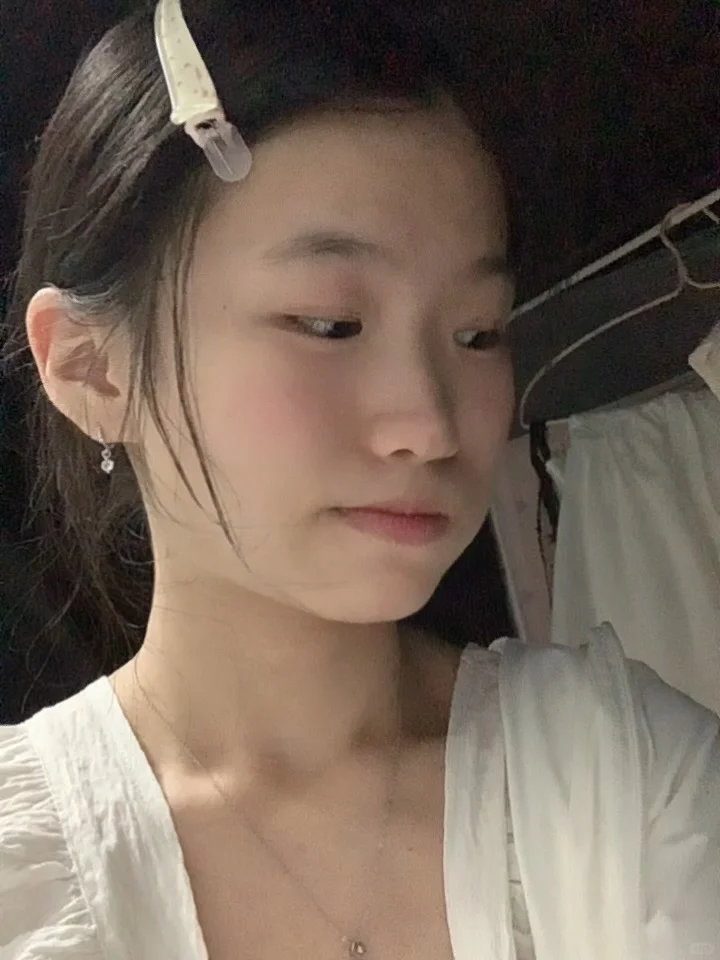 尝试一下没有刘海哈哈女大学生就是这么嫩嘟