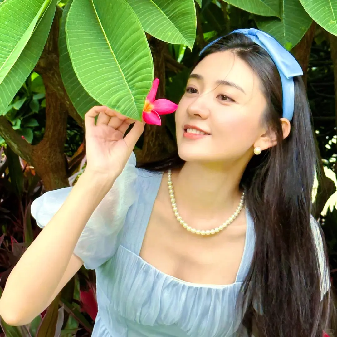 梁洁〡18张美女明星头像清新甜美氛围背景图