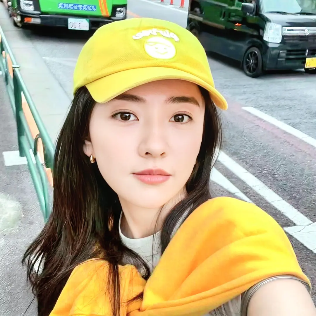 梁洁〡18张美女明星头像清新甜美氛围背景图